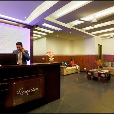 Hotel Anand International Yeni Delhi Dış mekan fotoğraf