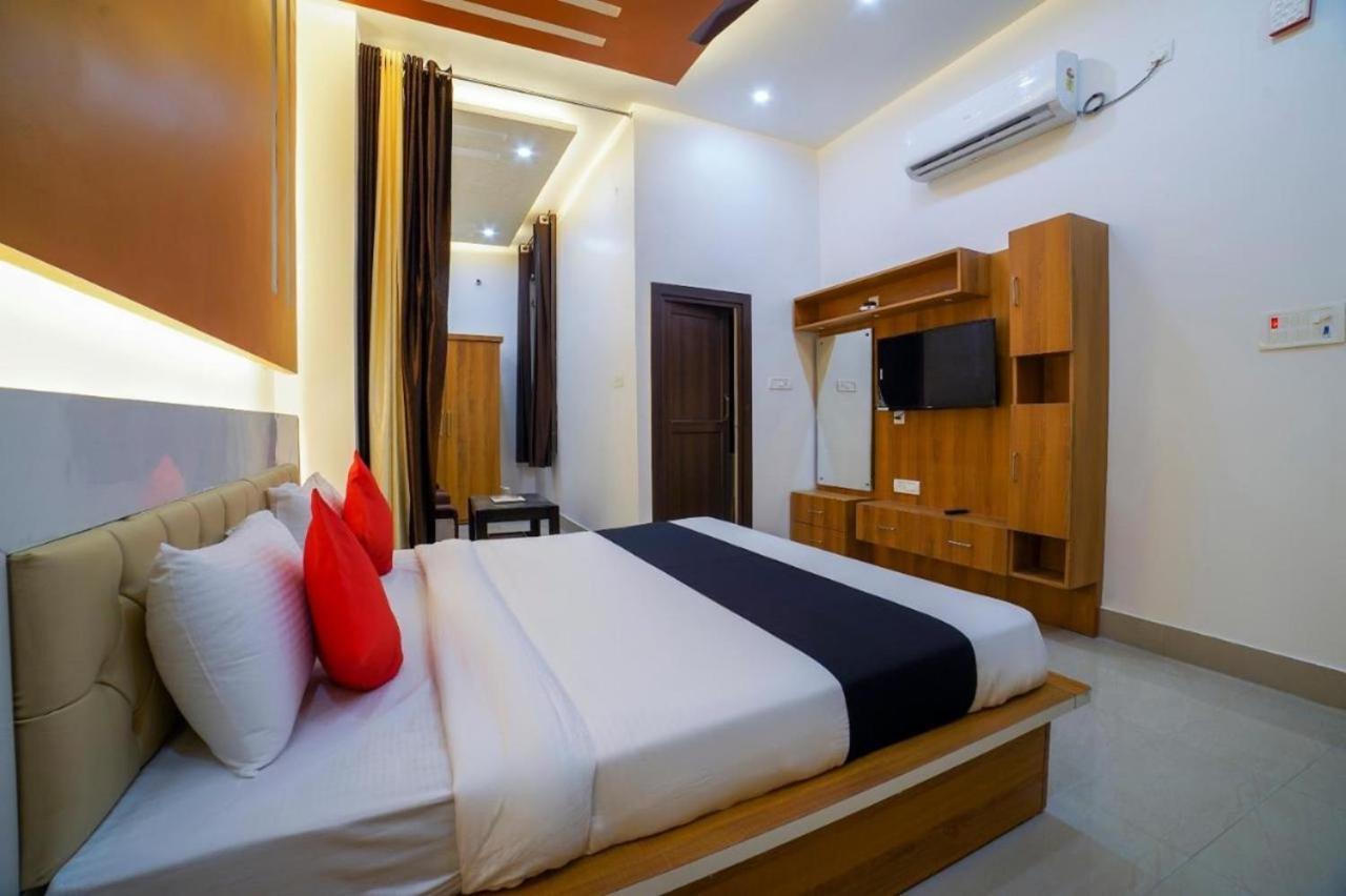 Hotel Anand International Yeni Delhi Dış mekan fotoğraf